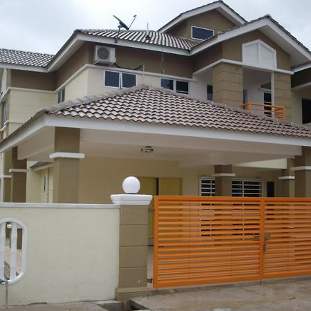 Greenleaf Angsana Homestay เจอรันทุต ภายนอก รูปภาพ