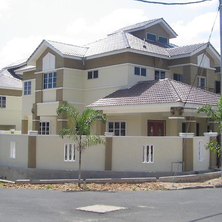 Greenleaf Angsana Homestay เจอรันทุต ภายนอก รูปภาพ